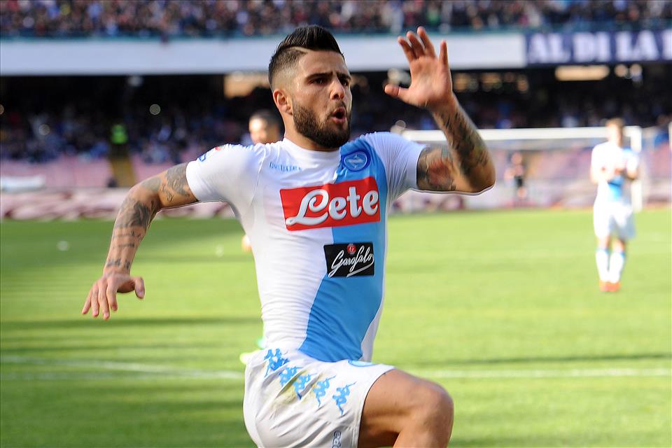 Rinnovo del contratto di Insigne col Napoli, domani alle 11.30 conferenza Insigne-De Laurentiis Rinnovo del contratto di Insigne col Napoli, domani alle 11.30 conferenza Insigne-De Laurentiis
