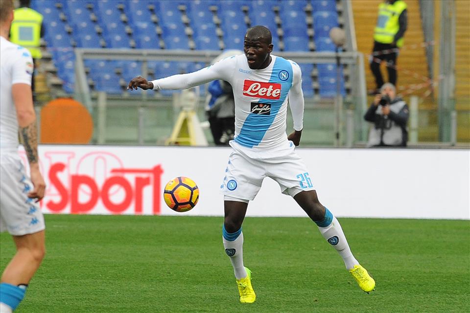 Il Napoli che vincerà è quello di Koulibaly che spazza il pallone in tribuna