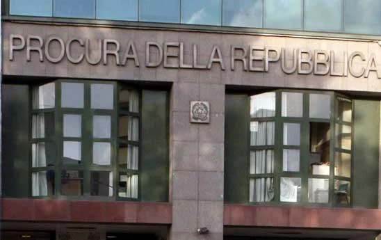 quale reato contestare a chi esce di casa?