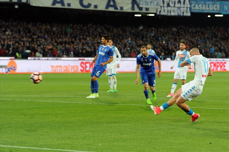 I cinque gesti tecnici di Napoli-Juventus: l’unico flash di Higuain, la meraviglia di Marek e Dries I cinque gesti tecnici di Napoli-Juventus: l’unico flash di Higuain, la meraviglia di Marek e Dries