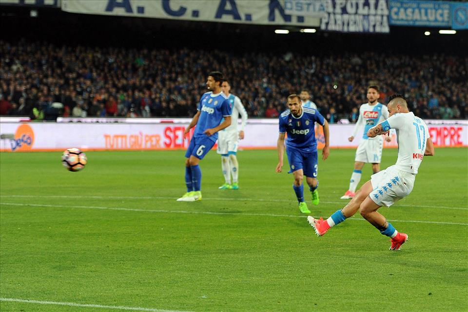 I cinque gesti tecnici di Napoli-Juventus: l’unico flash di Higuain, la meraviglia di Marek e Dries