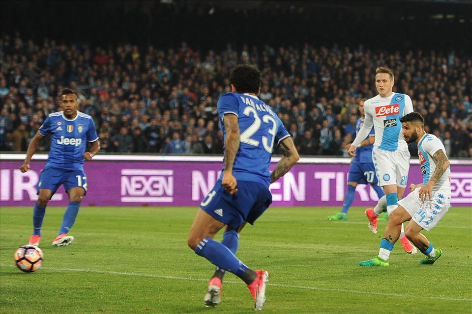 I cinque gesti tecnici di Napoli-Juventus: Callejon libera Insigne, i flash dei centravanti I cinque gesti tecnici di Napoli-Juventus: Callejon libera Insigne, i flash dei centravanti