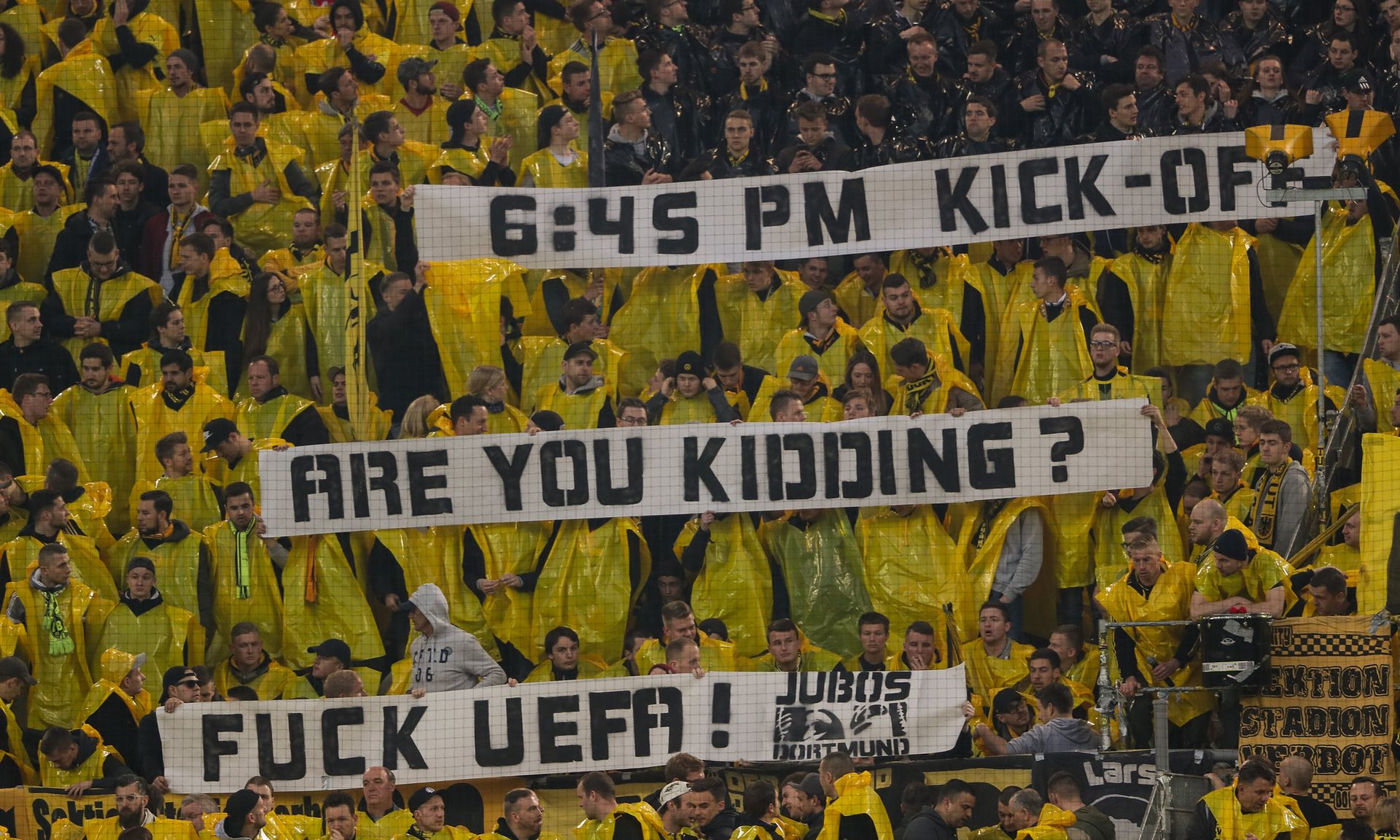 Dortmund, la protesta di Tuchel: «Noi costretti a giocare». La Uefa smentisce Dortmund, la protesta di Tuchel: «Noi costretti a giocare». La Uefa smentisce