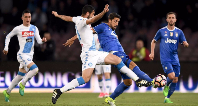Napoli-Juventus 1-1, Hamsik nella ripresa risponde a Khedira Napoli-Juventus 1-1, Hamsik nella ripresa risponde a Khedira