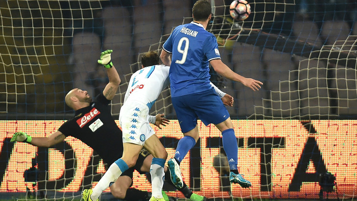 Napoli-Juve 3-2, pagelle / L’atavico vizio di Reina apre la Sagra della Vendetta di Higuain