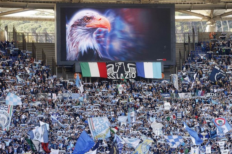 All’Olimpico parte il coro “Vesuvio, lavali col fuoco”