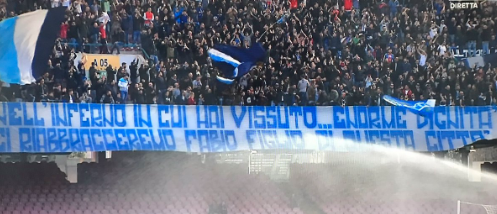 Quagliarella: «Ho fatto un poster dello striscione dei tifosi del Napoli per me» Quagliarella: «Ho fatto un poster dello striscione dei tifosi del Napoli per me»