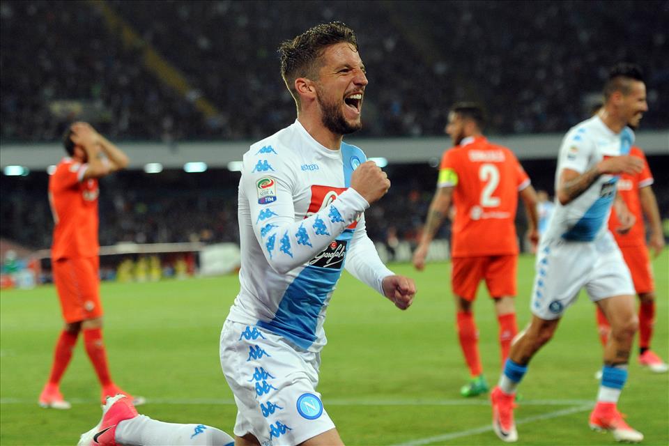 Il gran tiro di Mertens sul palo, la parata di Reina su Ilicic