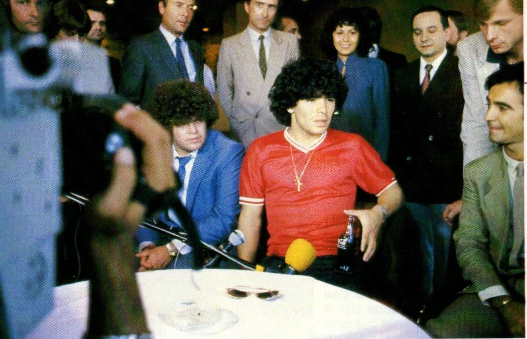 Come nacque l’amicizia tra Cyterszpiler e Maradona: l’Argentinos Juniors e John Travolta