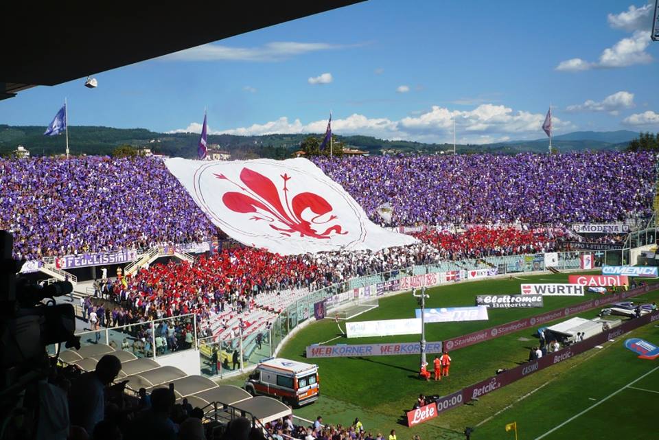 “Meritiamo di più”, la Curva Fiesole canta contro i Della Valle (e la Fiorentina vince)