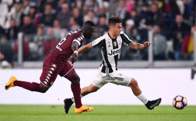 L’espulsione di Acquah: il primo giallo è provocato da Dybala simulatore alla Strootman