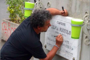 Vent’anni fa l’omicidio di Silvia Ruotolo (e le polemiche sull’omertà dei napoletani) item-thumbnail