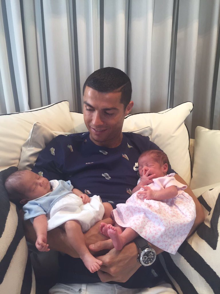 Cristiano Ronaldo papà dei gemelli Mario e Sconcerti Cristiano Ronaldo papà dei gemelli Mario e Sconcerti