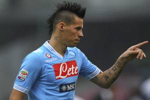 Oggi non ho studiato, ho cercato questa giocata di Hamsik item-thumbnail