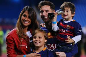 Il mega-matrimonio di Messi: 460 agenti di polizia per 260 invitati (meno Maradona) item-thumbnail