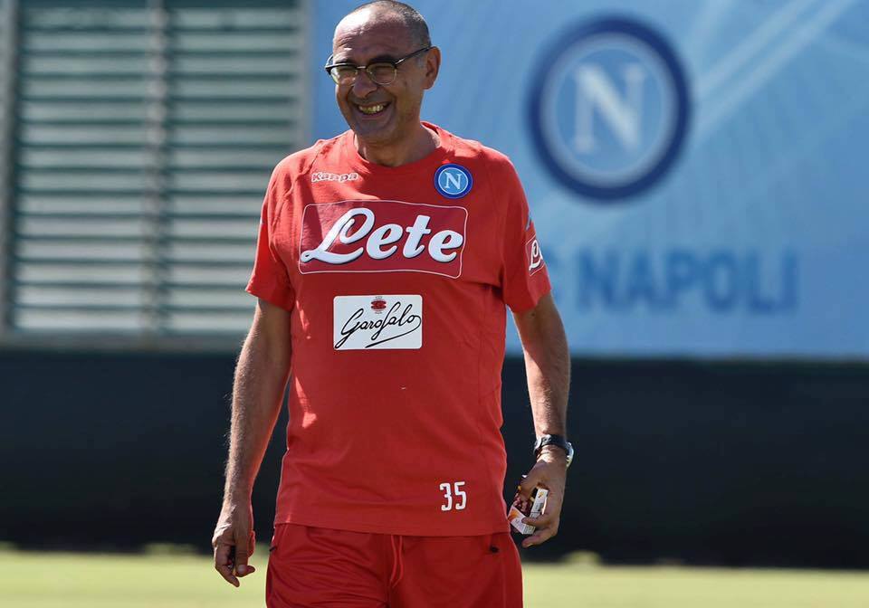 Basta con Maradona, il Napoli di Sarri meriterebbe meno nostalgia Basta con Maradona, il Napoli di Sarri meriterebbe meno nostalgia