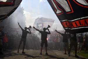 Basta il mercato a orientare le tifoserie: festa per 5mila a Milanello, in 15 per l’Inter item-thumbnail