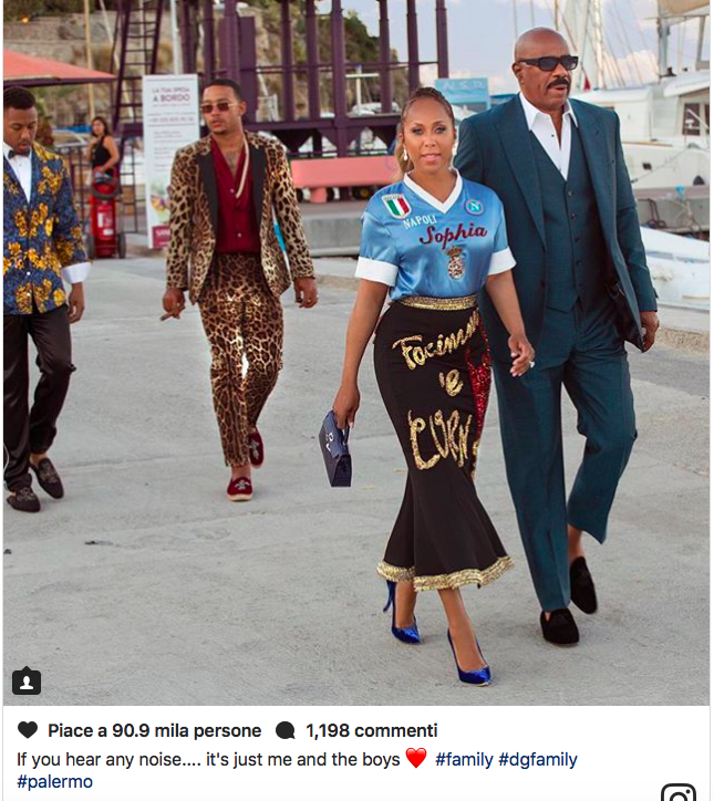 La moglie di Steve Harvey con la maglietta del Napoli firmata Dolce&Gabbana La moglie di Steve Harvey con la maglietta del Napoli firmata Dolce&Gabbana