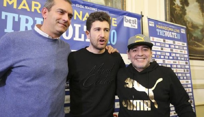 De Magistris non nega la realtà: «Mi aspettavo più gente in piazza per Maradona»