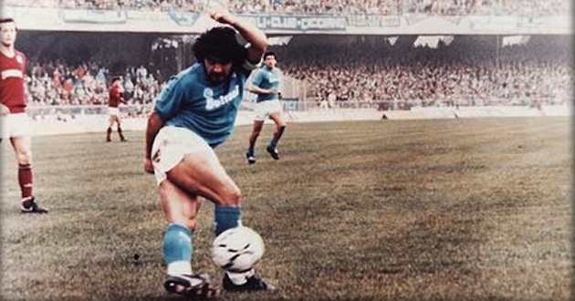 La piazza semivuota conferma che si può amare Maradona e non guardare più al passato