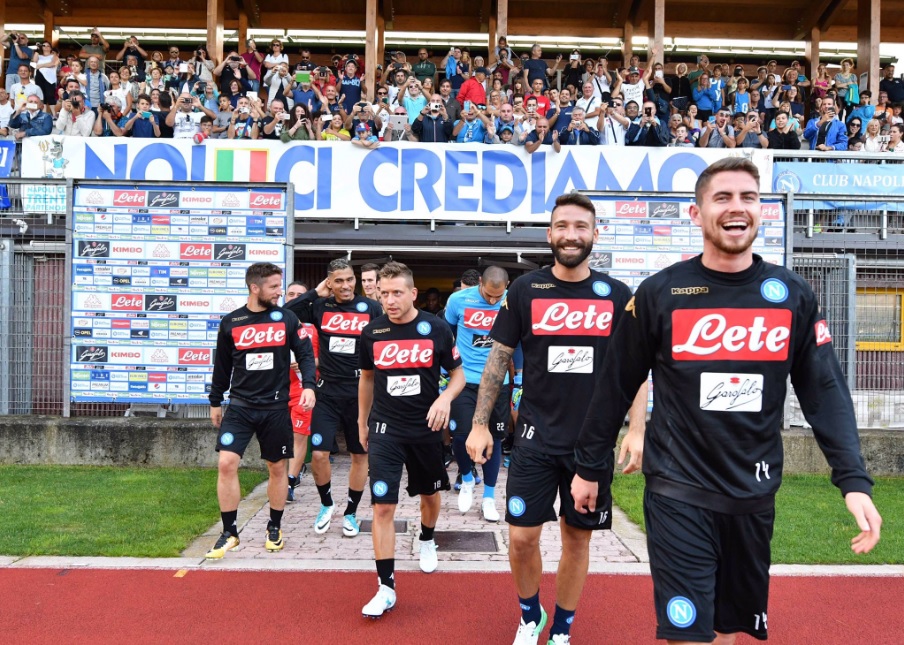 Il primo allenamento del Napoli a Dimaro (le notizie sono la diretta Facebook e il tutti in campo)