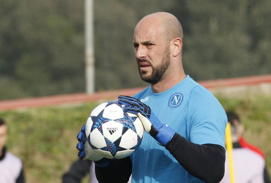 Il Napoli non ha le risorse per acquistare un portiere più bravo di Reina