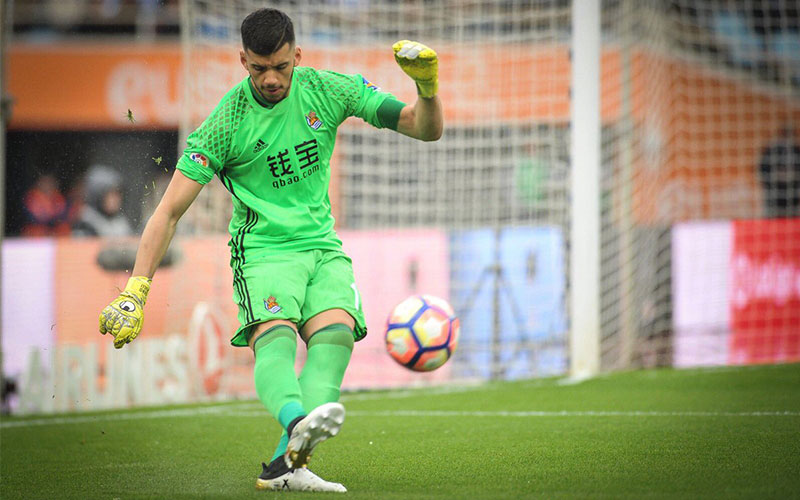 Rulli sostituito dopo 45 minuti con la Real Sociedad. Da un suo errore, il gol del Saint-Etienne