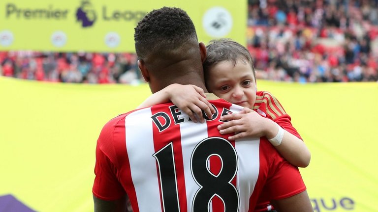 La lettera di Jermain Defoe per il piccolo Bradley: «Non saprai mai quanto mi hai cambiato»