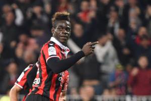Il tweet del Napoli: «È sempre un piacere incontrare Mario Balotelli» item-thumbnail
