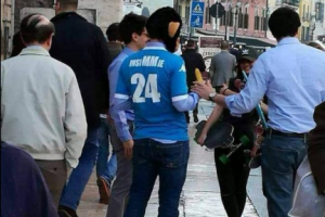 La foto di Insimmie (Insigne) a Verona: resta razzista, ma non è di oggi item-thumbnail