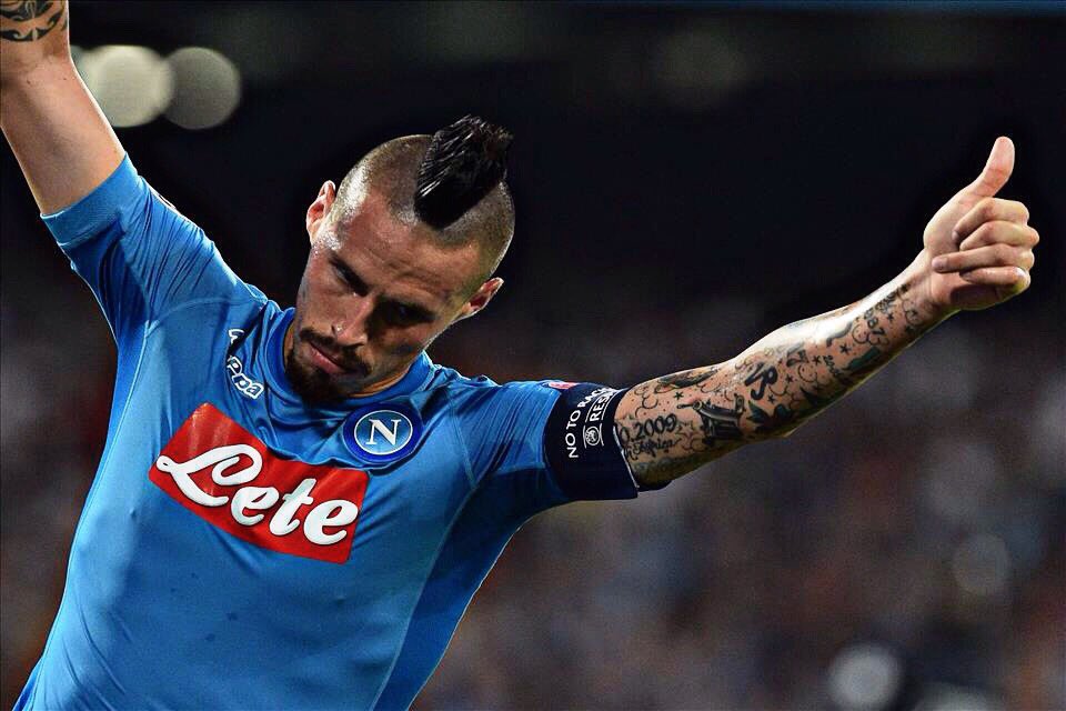 Hamsik supera Bruscolotti: oggi diventerà il giocatore con più presenze in Serie A nel Napoli Hamsik supera Bruscolotti: oggi diventerà il giocatore con più presenze in Serie A nel Napoli