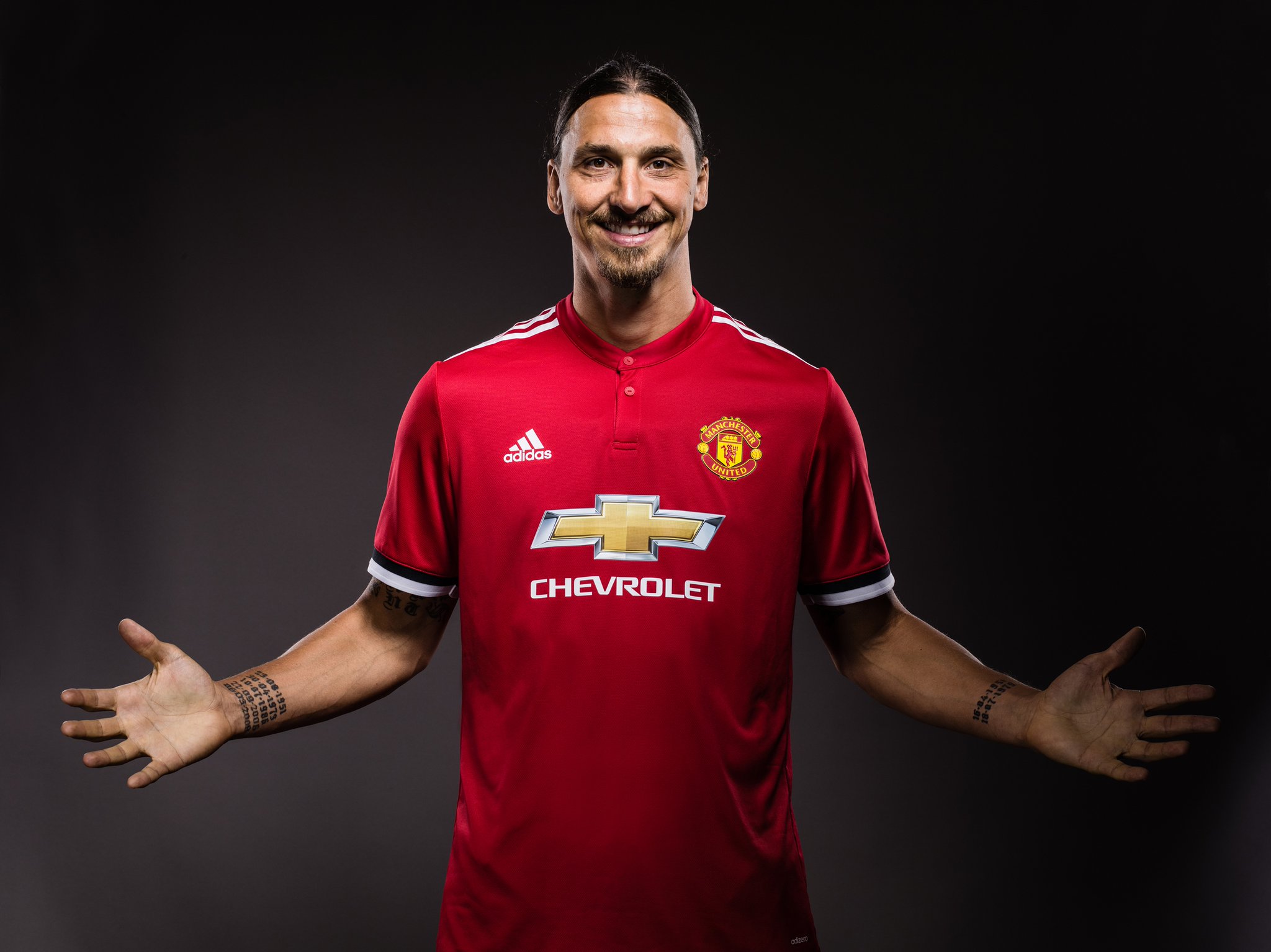 Ibrahimovic torna al Manchester United: un anno di contratto, maglia numero 10