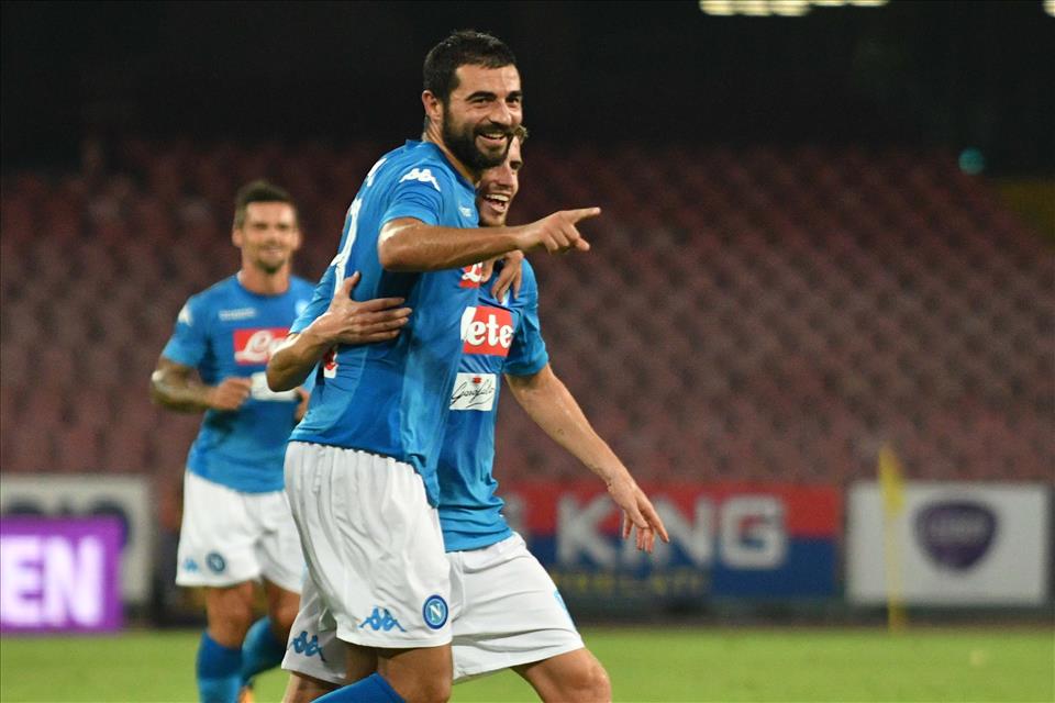 Mertens ce mette corza, saillo e ccazzimma, Albiol è ‘o meglio d’’o mazzo Mertens ce mette corza, saillo e ccazzimma, Albiol è ‘o meglio d’’o mazzo