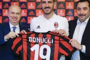 Il Milan non ha ancora trovato le fideiussioni per Biglia e Bonucci item-thumbnail