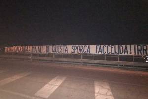 Scritte dei tifosi della Lazio contro Keita: «Maiale, verme, fuori dai coglioni» item-thumbnail