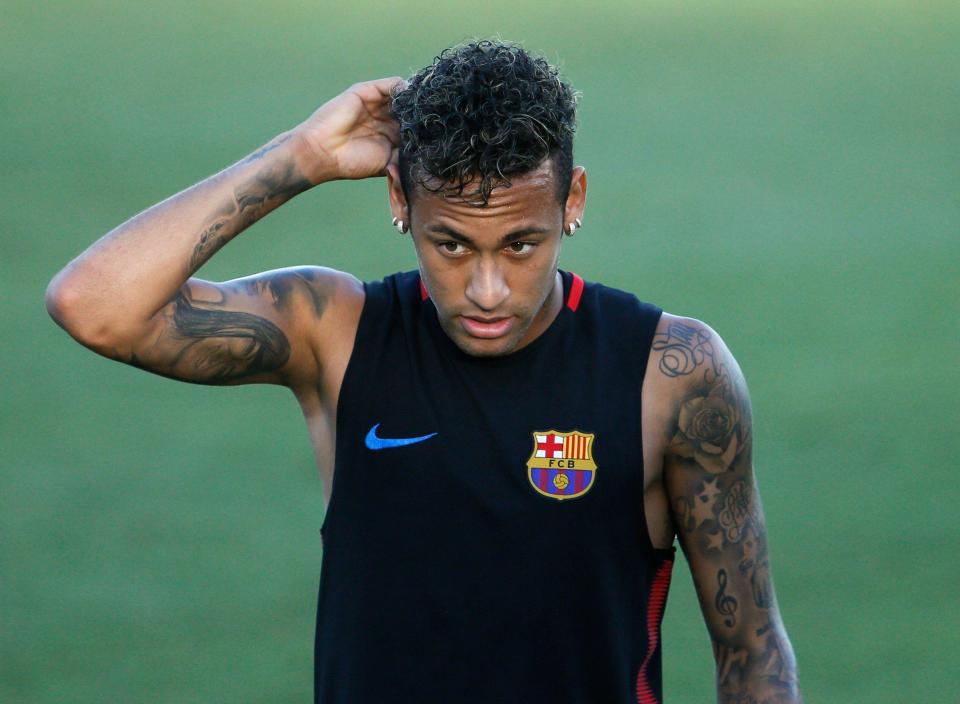 Neymar al Psg, la firma dovrebbe arrivare lunedì: sarà presentato al Trocadero