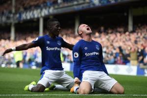 Premier / Rooney-gol fa impazzire i tifosi dell’Everton. De Boer ne prende tre dall’Huddersfield item-thumbnail