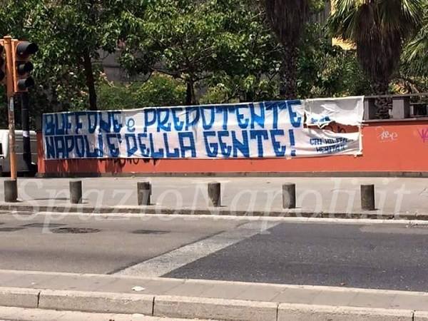 Rispettata la tradizione: striscione estivo a Napoli contro De Laurentiis