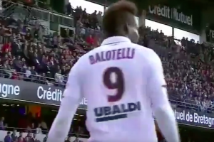 Vieira attacca Balotelli: “La mentalità di Mario mal si addice ad uno sport collettivo come il calcio” item-thumbnail