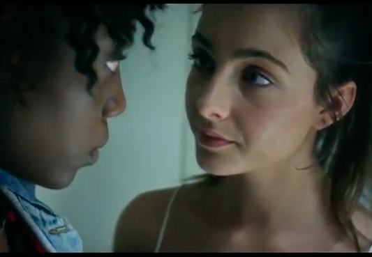 “La Recita”, come una gravidanza interculturale salva un ragazzino dalla camorra “La Recita”, come una gravidanza interculturale salva un ragazzino dalla camorra