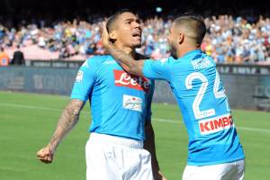 Il Napoli dei titolarissimi fa sei gol al Benevento senza mai accelerare. Primo in classifica item-thumbnail