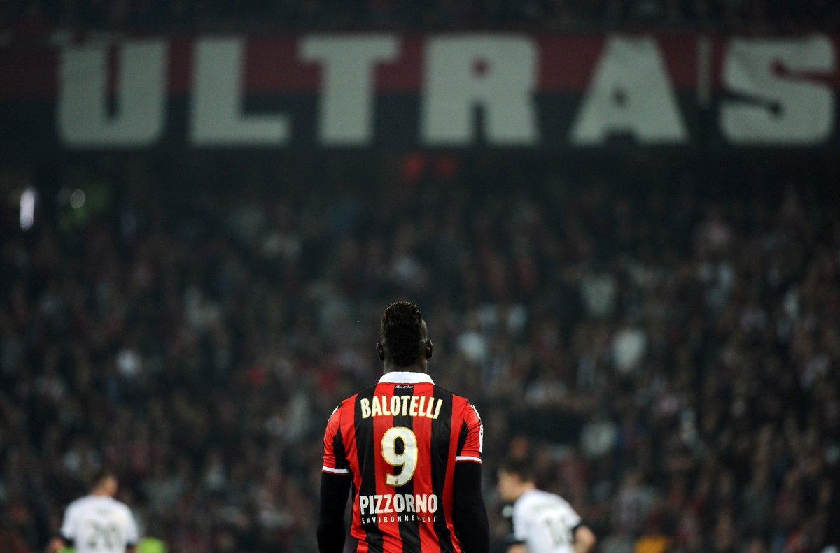 Il Nizza travolge il Monaco 4-0, doppietta di Balotelli Il Nizza travolge il Monaco 4-0, doppietta di Balotelli