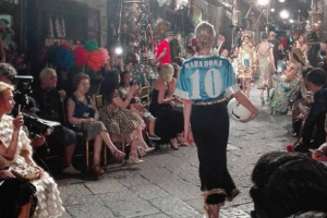 Maradona denuncia Dolce&Gabbana, vuole un risarcimento per l’uso della numero 10 item-thumbnail