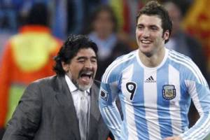 Maradona attacca Sampaoli: «Una mancanza di rispetto non convocare Higuain. Per Icardi poi» item-thumbnail