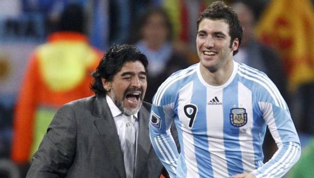 Maradona attacca Sampaoli: «Una mancanza di rispetto non convocare Higuain. Per Icardi poi»