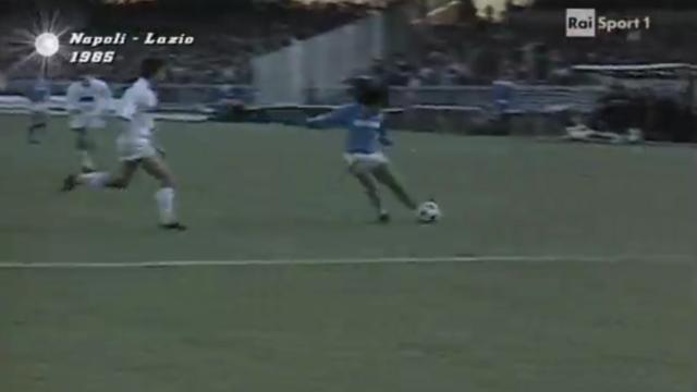 Mertens gioca in sintonia con gli dei calcio. Ma il gol di Maradona alla Lazio è un’altra cosa