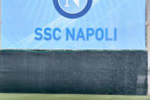 Il Napoli annuncia su Twitter la fine del silenzio stampa item-thumbnail