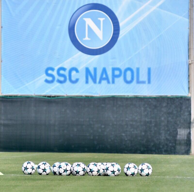 Il Napoli annuncia su Twitter la fine del silenzio stampa Il Napoli annuncia su Twitter la fine del silenzio stampa
