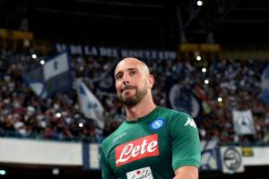 Reina è il portiere del Napoli. Quando para e quando sbaglia item-thumbnail