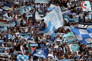 La Curva Nord Lazio: «Gli ululati razzisti li inventammo noi. Ora basta, sanzioni pesanti della Uefa» item-thumbnail